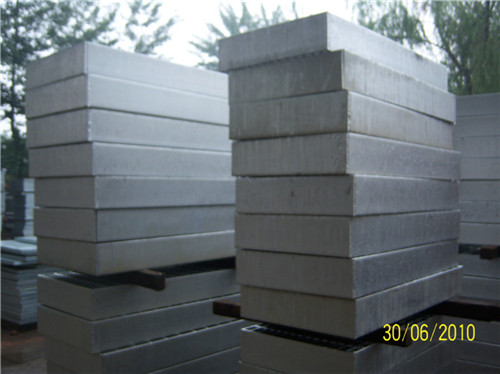 鋼格板現(xiàn)貨供應(yīng)與鋼格板定做尺寸